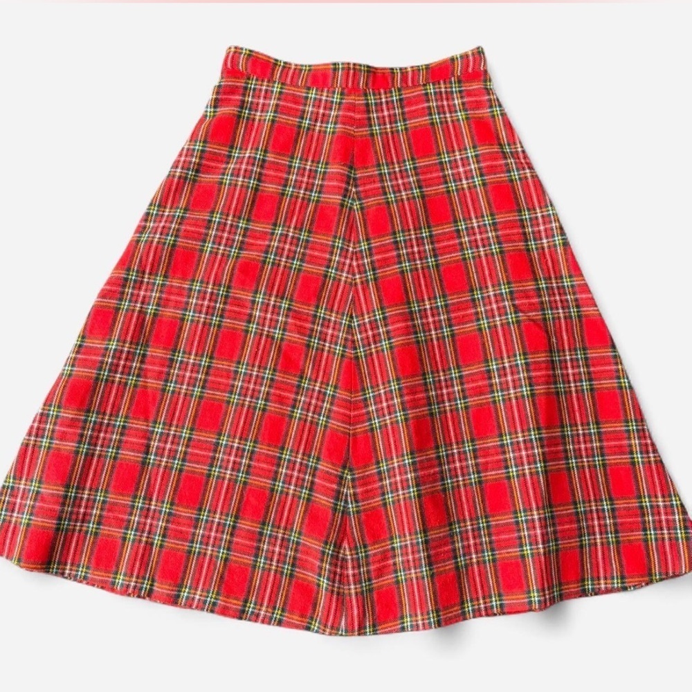 Classic vintage red plaid midi pleated tartan skirt with plaid print academia